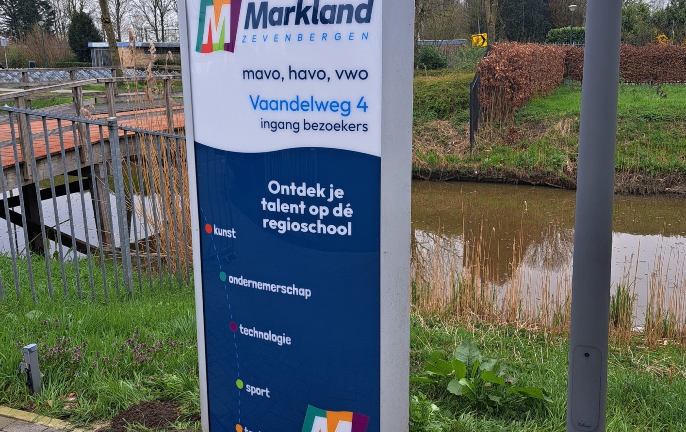 Hoe Reclamevlaggen De Klantervaring Kunnen Verbeteren - De Bruyn Sign & Print thumbnail